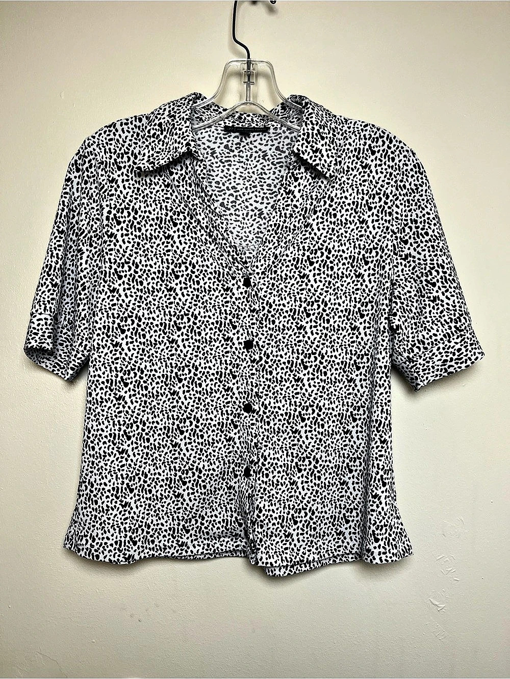 Women's NWOT Adrianna Papell Animal/Leopard Print Office Button Down Size Small